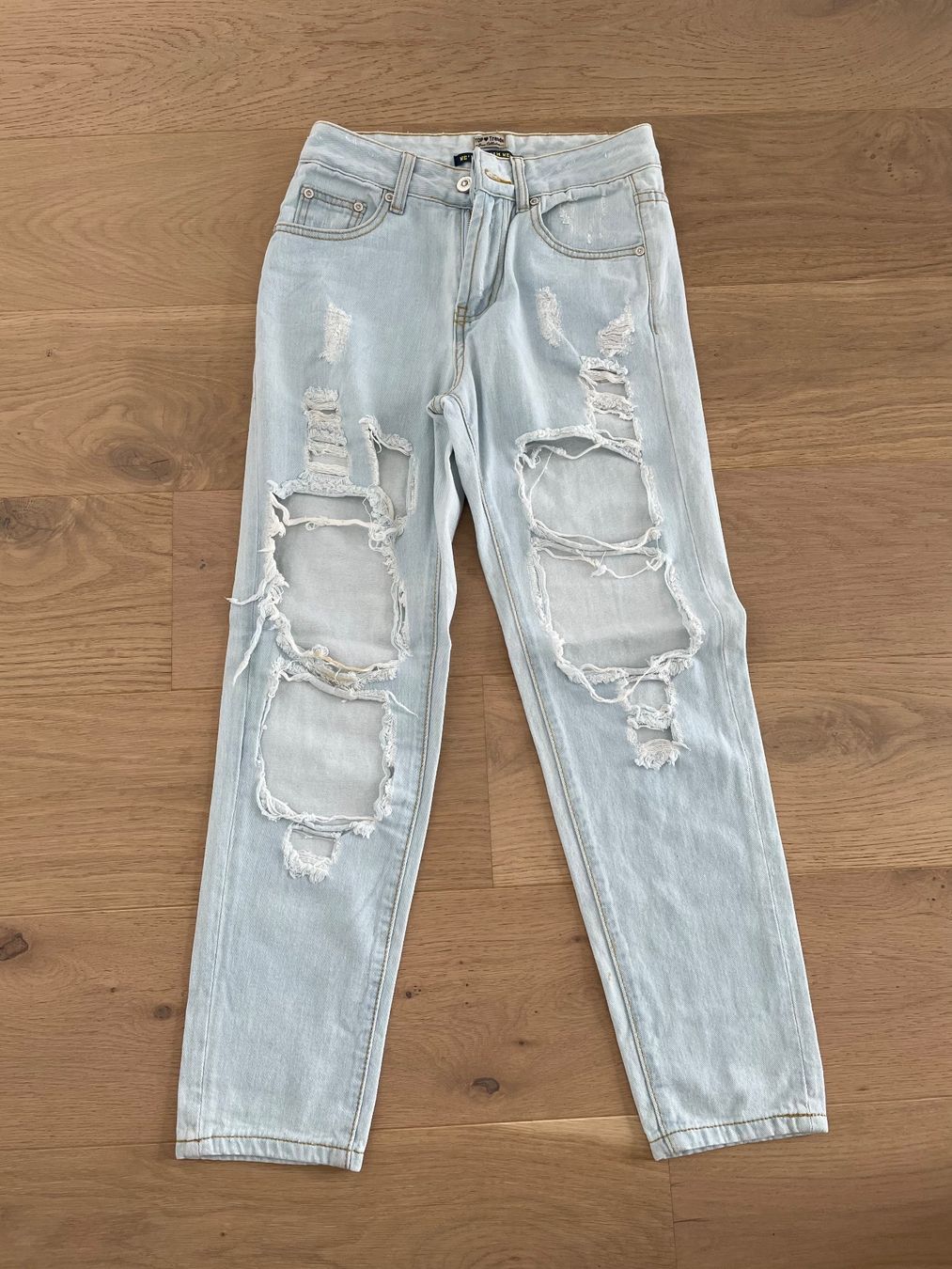 Jeans: Zerrissene Jeans – Nuovo (secondo la descrizione) da Grenchen venduto da iagiag