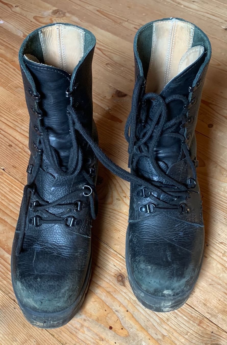 Minerva Herrenschuhe: Kampfstiefel der CH Armee Grösse 270/6 – Gebraucht aus Goldingen von Bergler012
