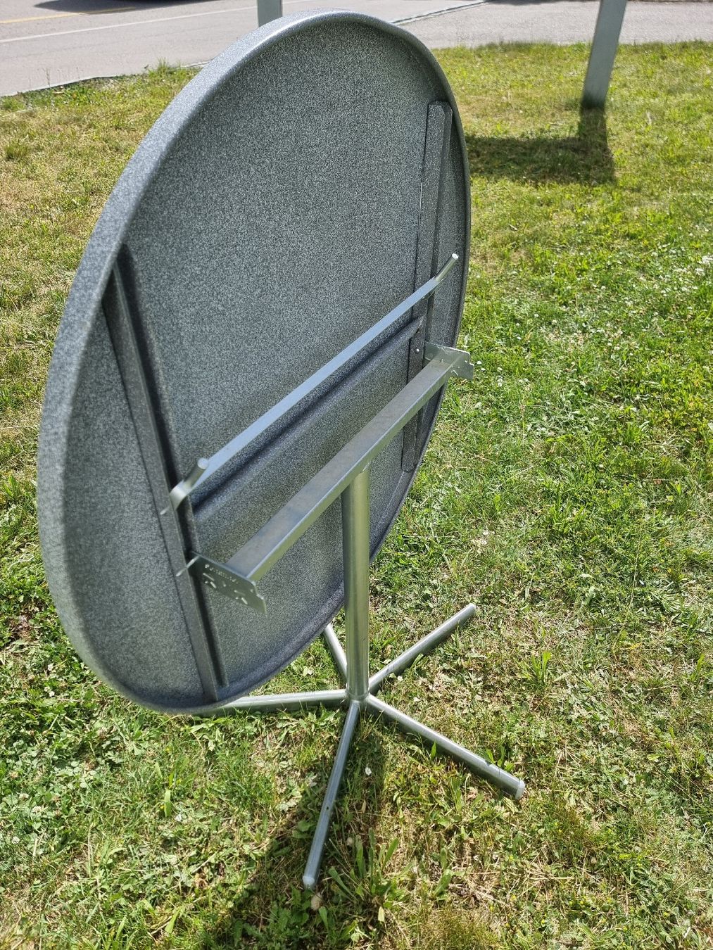 Schaffner Tische: Garten-Tisch rund Schaffner, – Gebraucht aus Olten von Mezopotamya 8