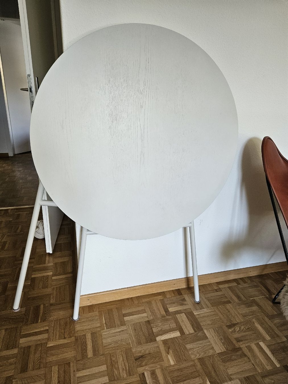 Hay Tavoli: Runder Designer Tisch - HAY Tilt Top Table – Usato da Zürich venduto da krs_65xp 1