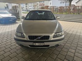 Volvo S60 frisch ab mfk
