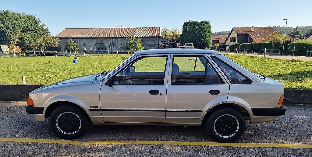Ford Automobili: Ford Escort MkIII Laser – Usato da Bevaix venduto da Nounoursch 3