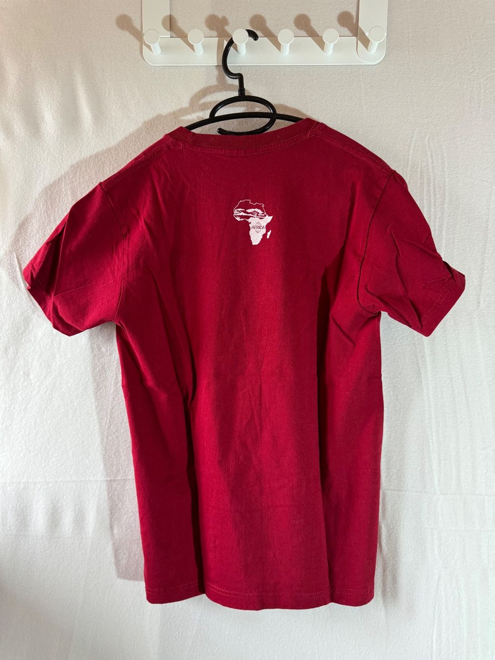 T-Shirts: Rotes Afrika T-Shirt Gr. M – Gebraucht aus Grosswangen von second_hand_dress 9