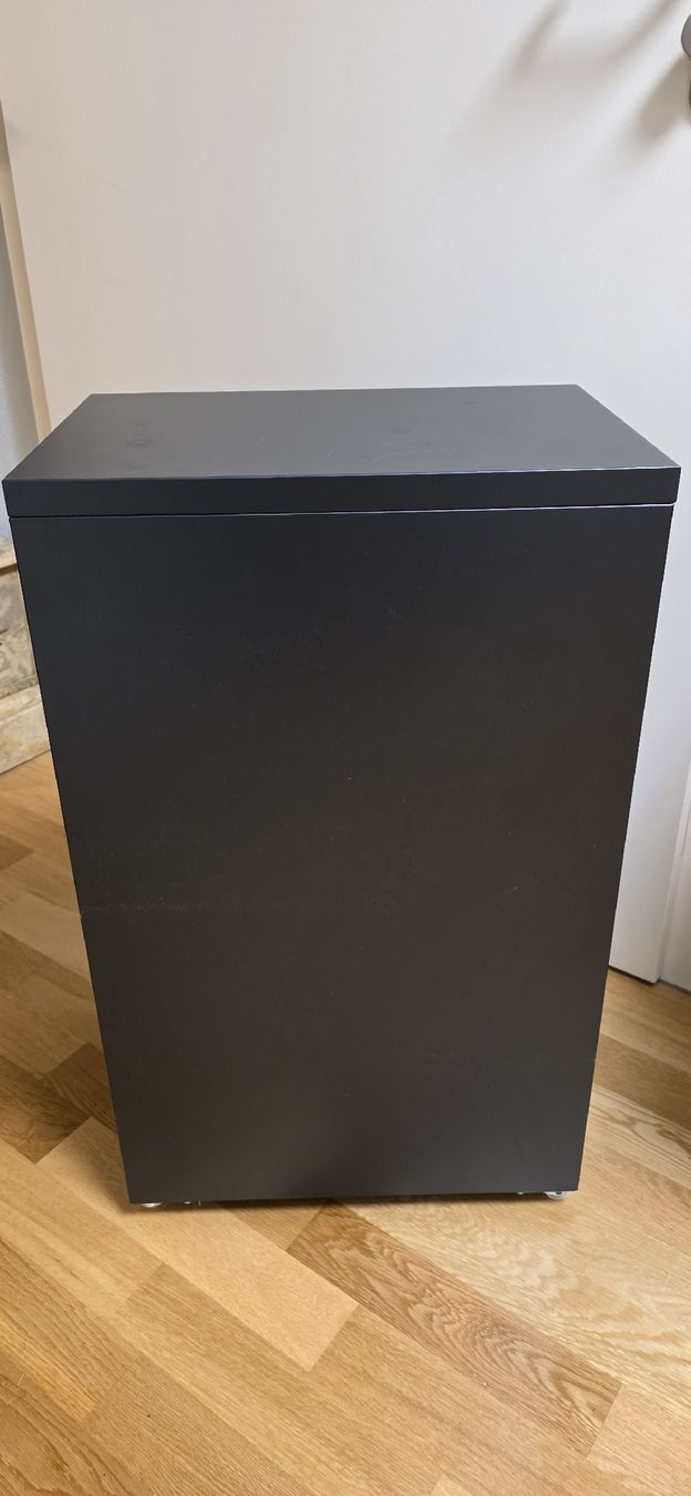 Commodes: Schwarzes Schubladenmöbel aus Metall – D'occasion à Kaufdorf par Nati-Nati 4