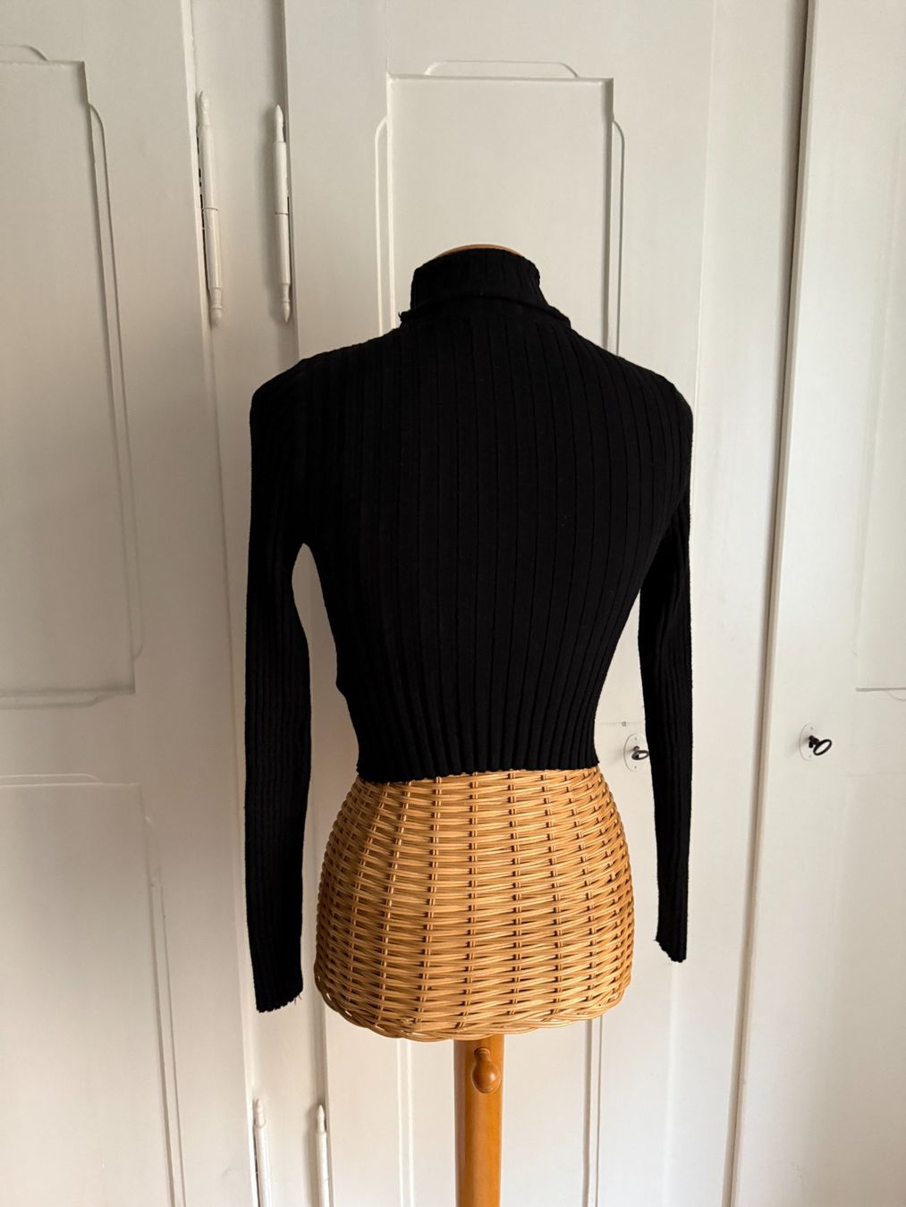 Bershka Maglioni & Felpe: BERSHKA - cropped Rollkragen Pullover schwarz S – Usato da Zürich venduto da Diazaio 2