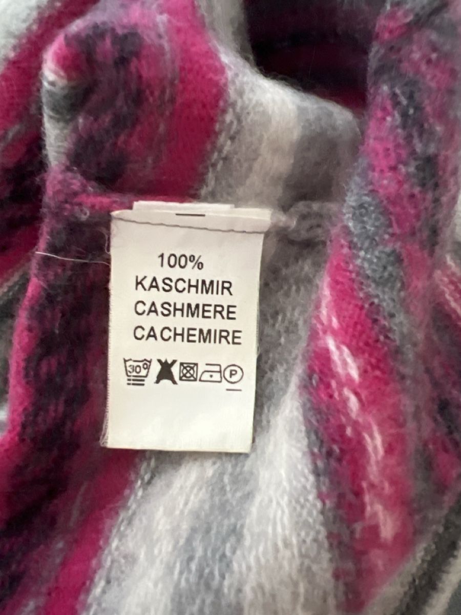 Madeleine Maglioni & Felpe: Madeleine Kaschmir Pullover, Grösse M, mit kleinem Loch – Usato da Oberuzwil venduto da DanaB01 5