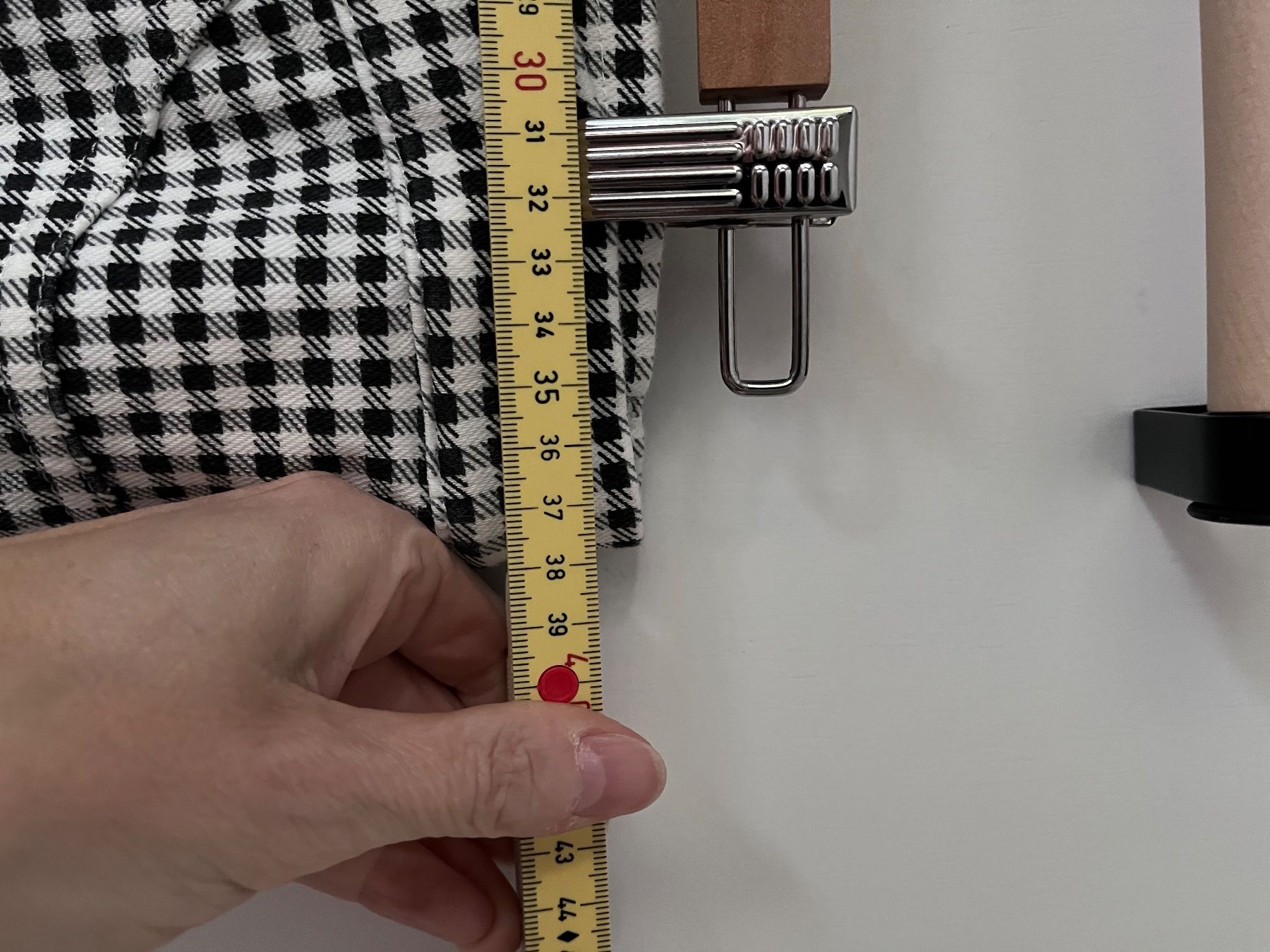 Uniqlo Pantaloni: Schicke Karomuster Hose mit Stretch, Grösse 38 – Usato da Baar venduto da DealDiHei 2