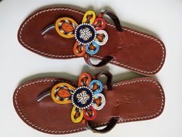 Sandales extra-plates cuir / perles multicolores 40, NEUVES
