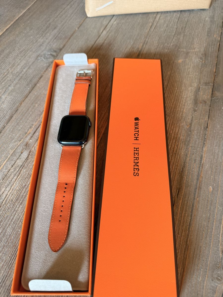 Apple Smartwatch: Apple Watch 8 et bracelet Hermes – Gebraucht aus Vétroz von cais