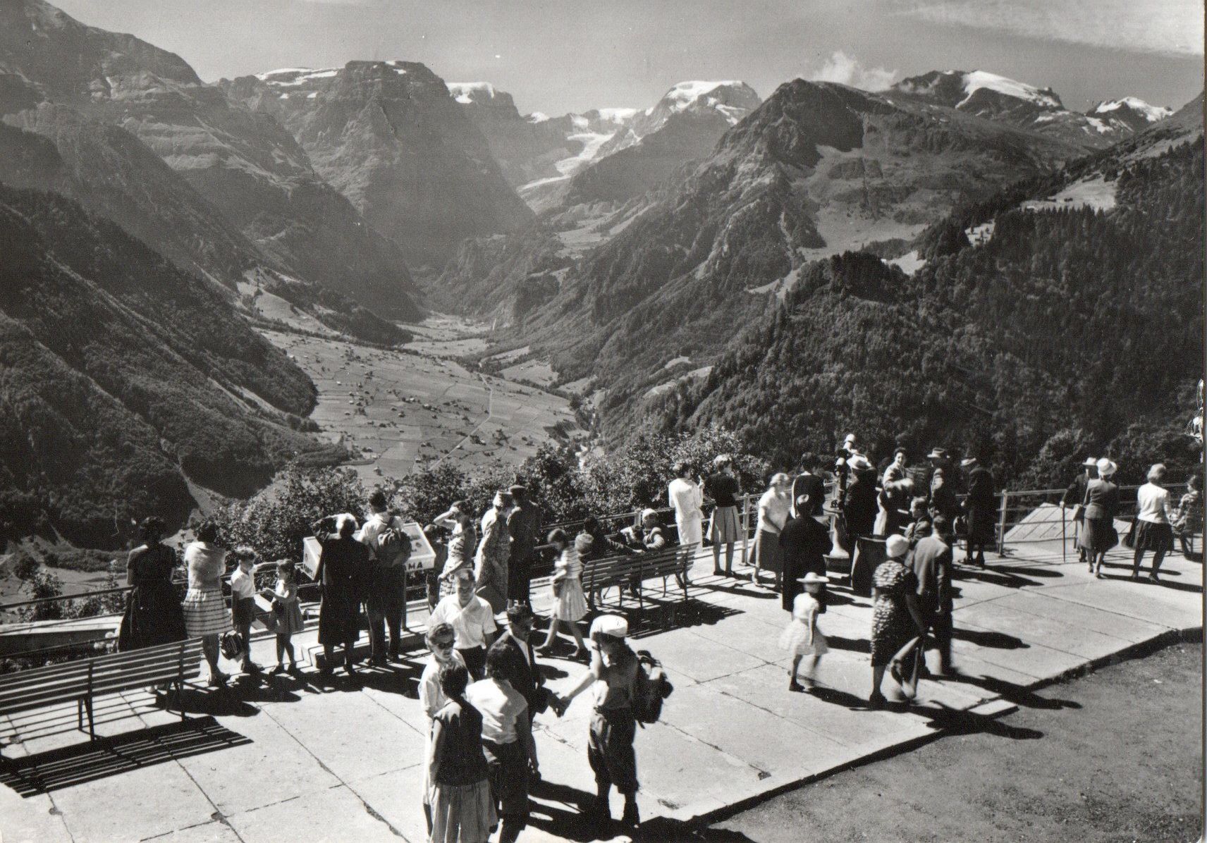 Cartoline postali: Braunwald - Blick gegen Tödigruppe – Usato da Melano venduto da pisonsdro