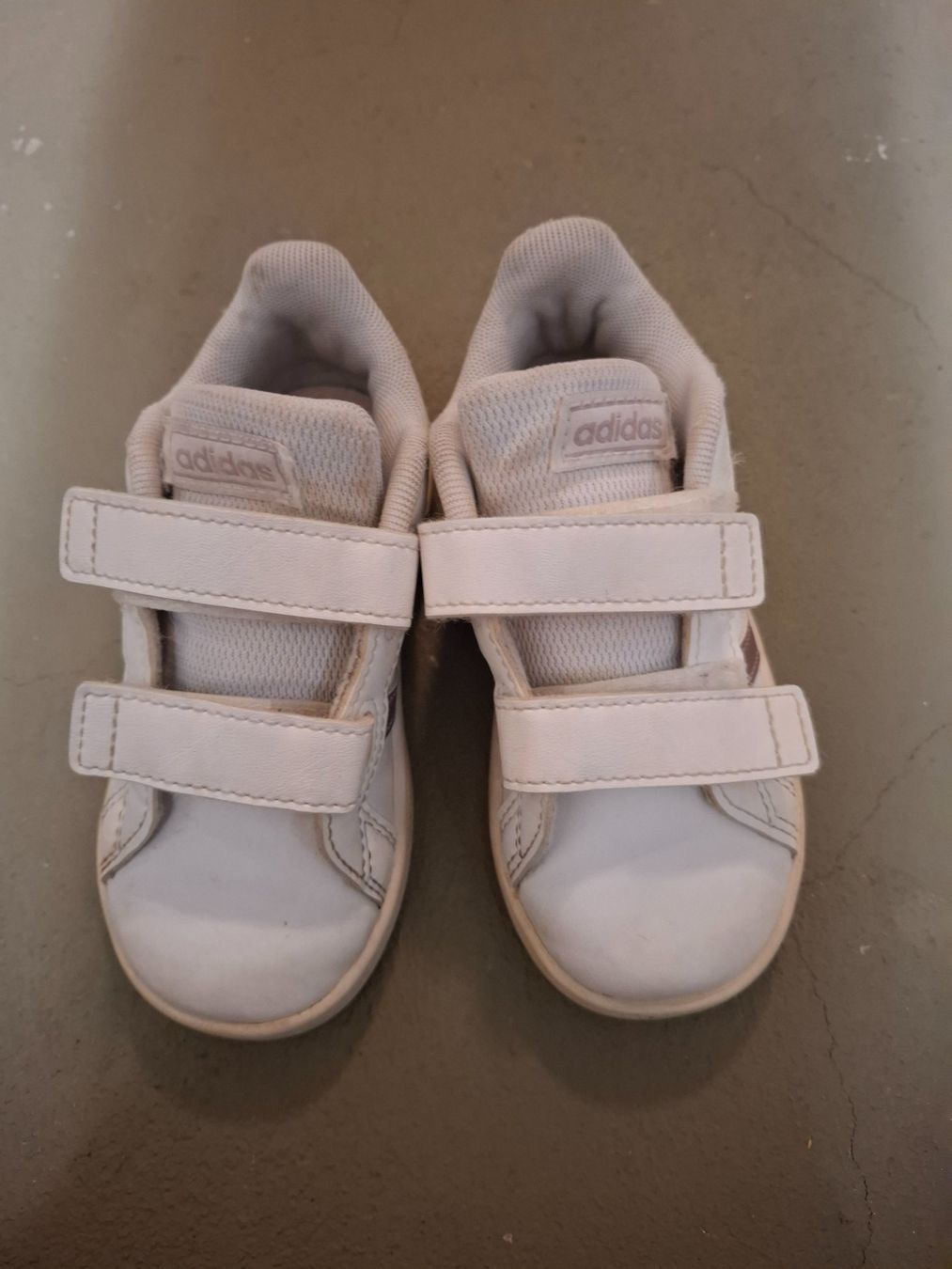 Adidas Scarpe per ragazzi: Adidas Schuhe 24 – Usato da Galgenen venduto da 27hours