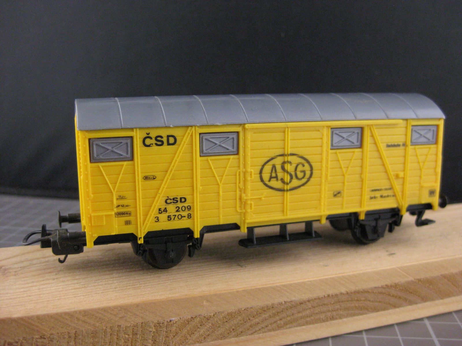 Lima Modelleisenbahnen: Lima CSD Güterwagen gelb – Gebraucht aus Malters von Marosko
