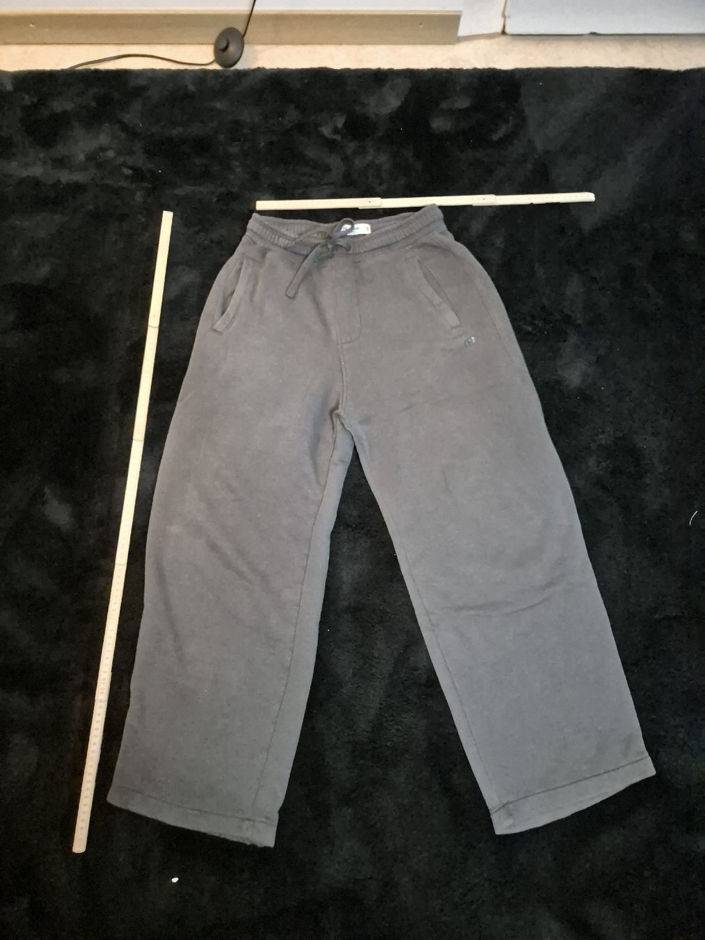 Pull&Bear Pantaloni: Jogginghose Pull&Bear grau Grösse XS Gebrauchsspuren – Usato da Zürich venduto da Drago670