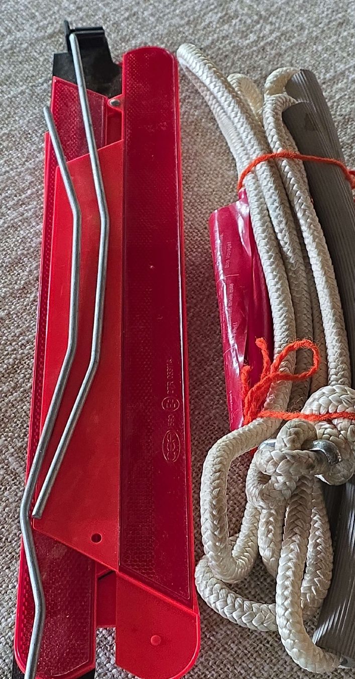 Autres accessoires p. véhicule: Warning Triangle and Rope Set Car Safety – D'occasion à Hinwil par Ehretstock8