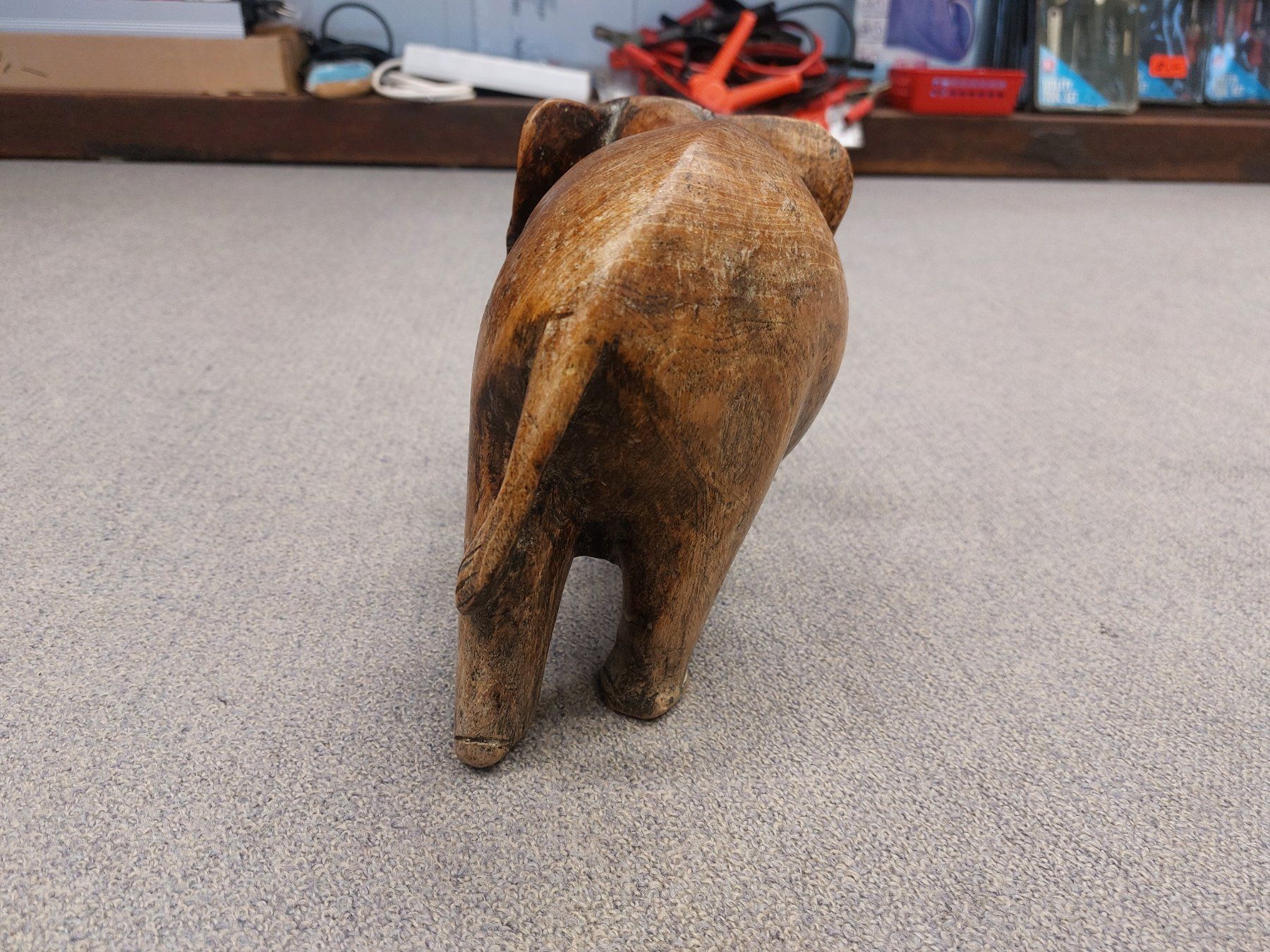 Figurines: Elefant aus Holz, Höhe 18 cm – D'occasion à Dietikon par Wildtransporte 2