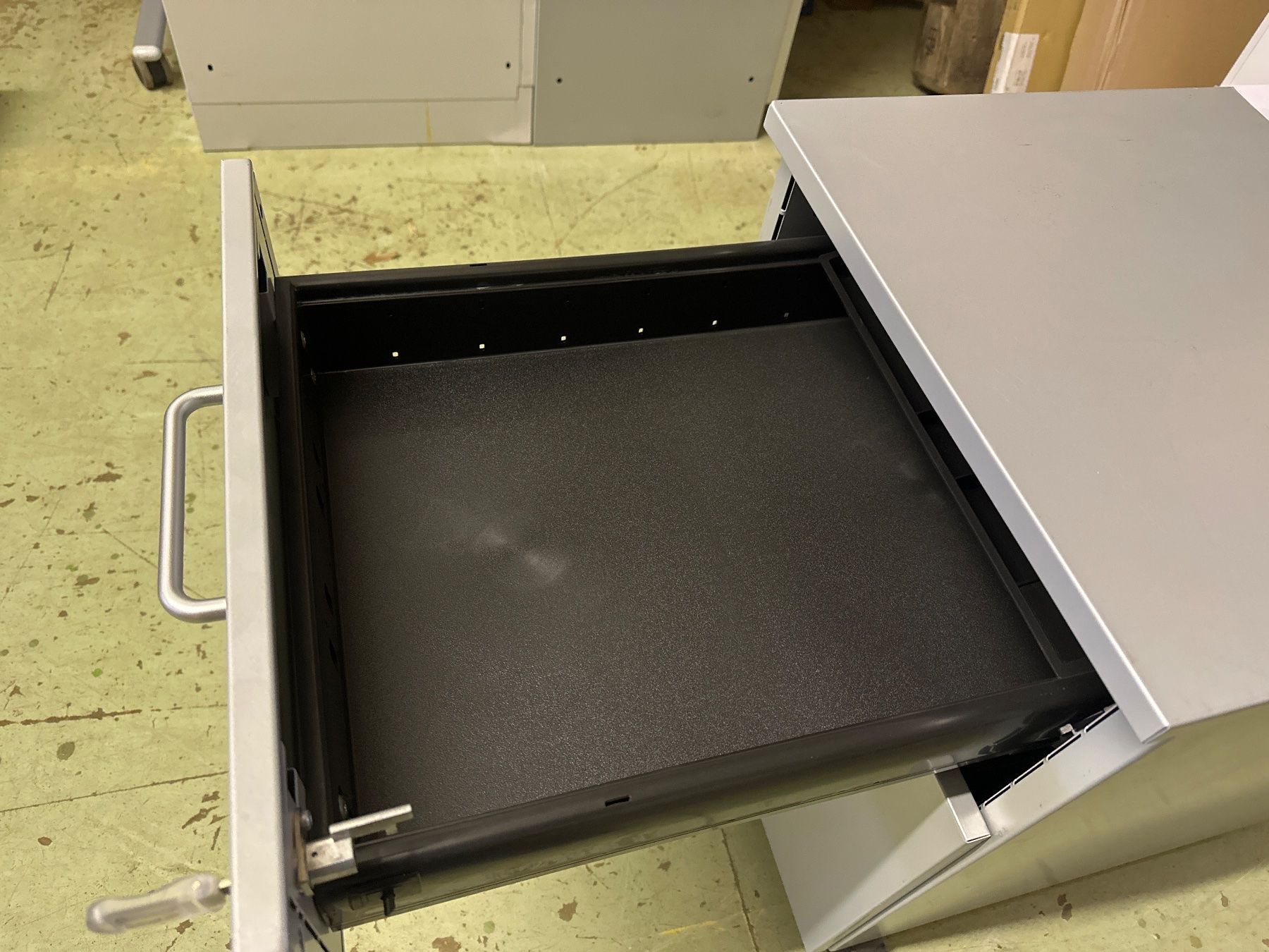 Banconi: neuer Rollcontainer Rollkorpus statt 380.- j. 100.- – Nuovo (secondo la descrizione) da Necker venduto da liq24 4