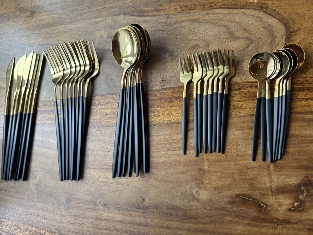 Set di posate: Besteckset in Schwarz und Gold – Nuovo e nell'imballaggio originale da Ettenhausen TG venduto da phi_2nym