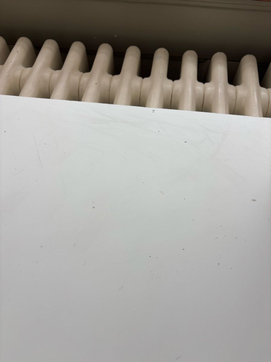 Ikea Scrivanie: Ikea Malm Schreibtisch – Usato da St. Gallen venduto da mel_d9qq 2
