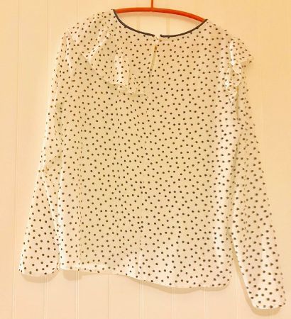 Top à pois en crêpe léger t.40