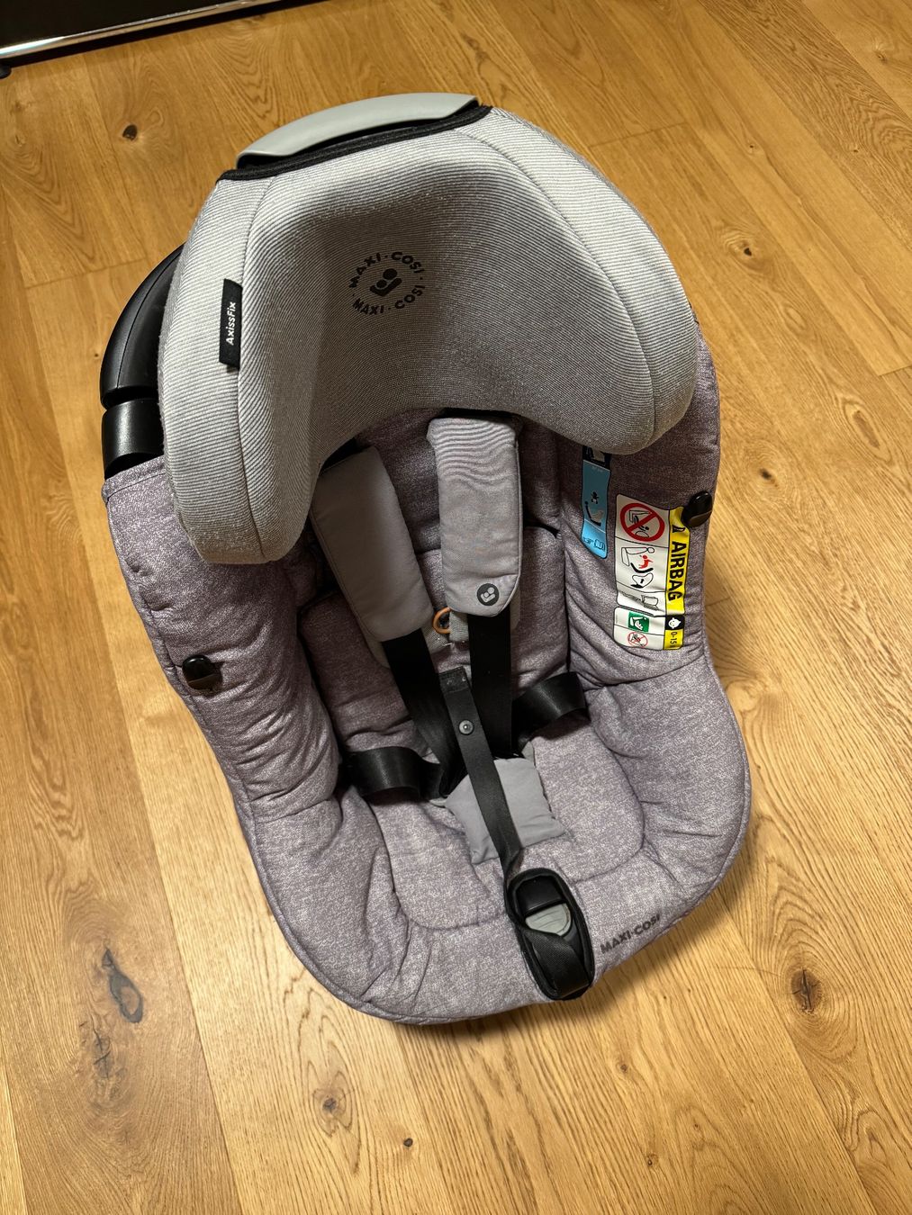 Maxi-Cosi Seggiolini per auto: Maxi-Cosi Kindersitz AxissFix Nomad Grey – Usato da Mettmenstetten venduto da n_ruefli