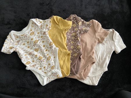 5 Baby-Bodys kurzarm C&A Gr. 56 – wie neu