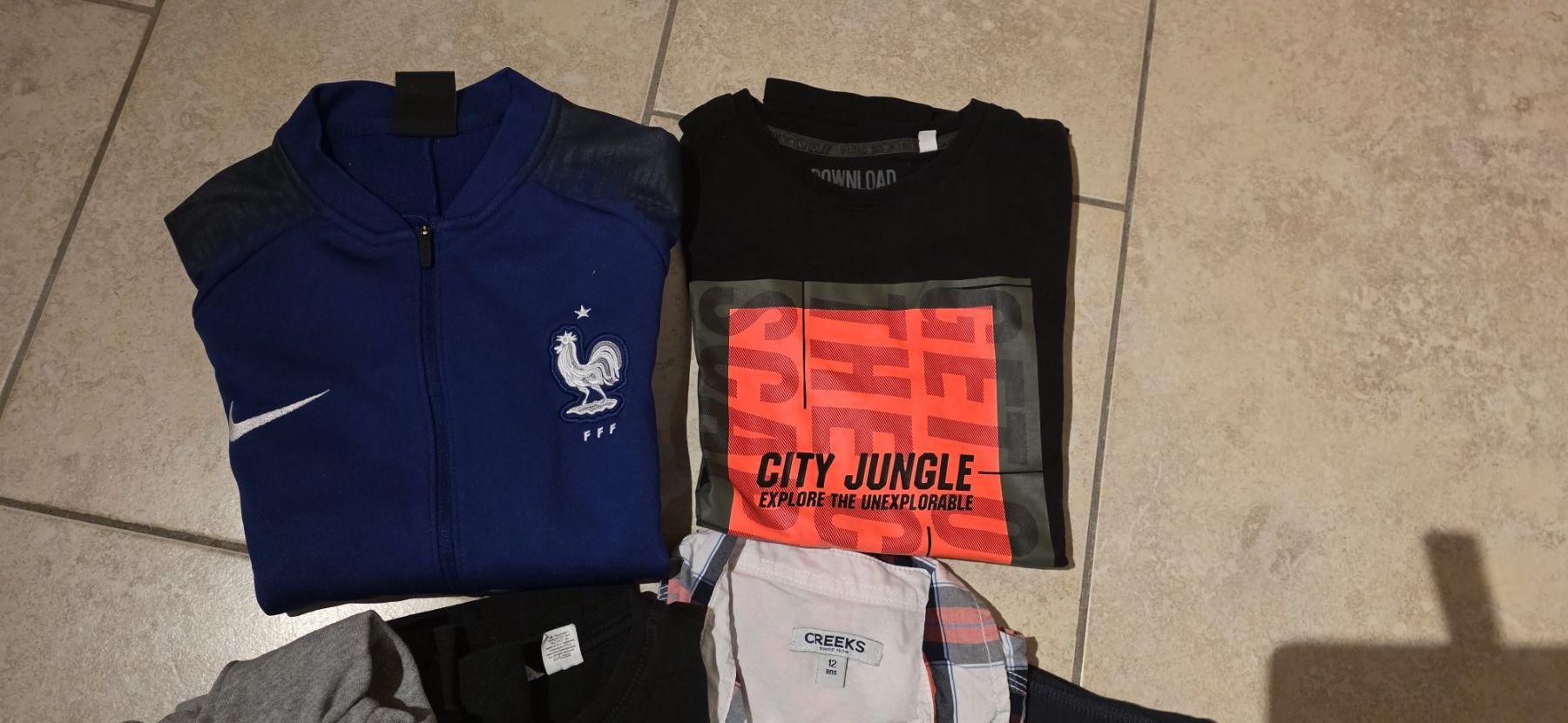 Nike Kleiderpakete & -sets: lot habits garçon 10-12 ans – Gebraucht aus Ste-Croix von kar_9x7w 1