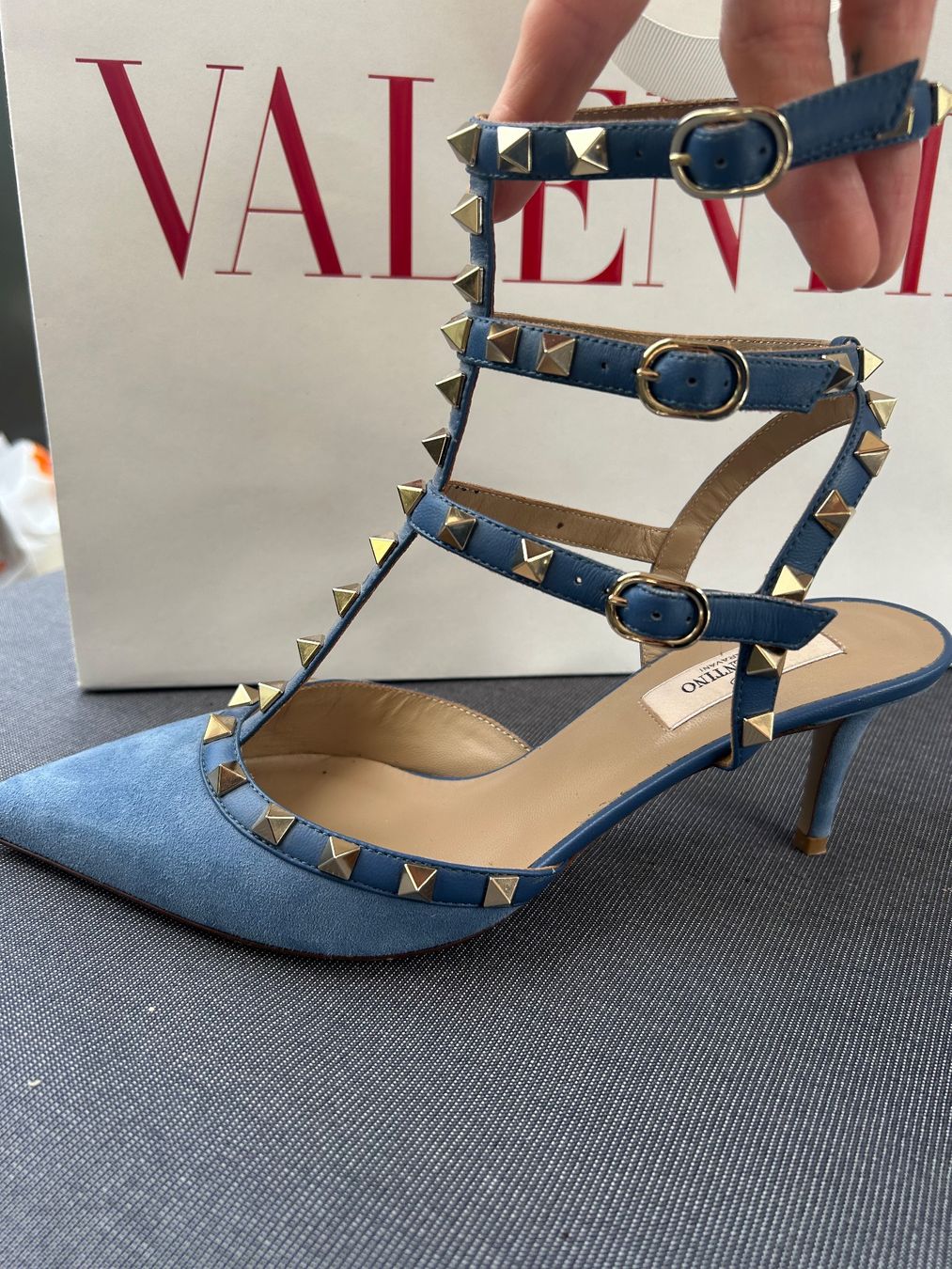 Valentino Scarpe da donna: Neue, ungetragene VALENTINO Garavani Rockstud Strap Pumps – Nuovo (secondo la descrizione) da Kilchberg ZH venduto da Anie. 3