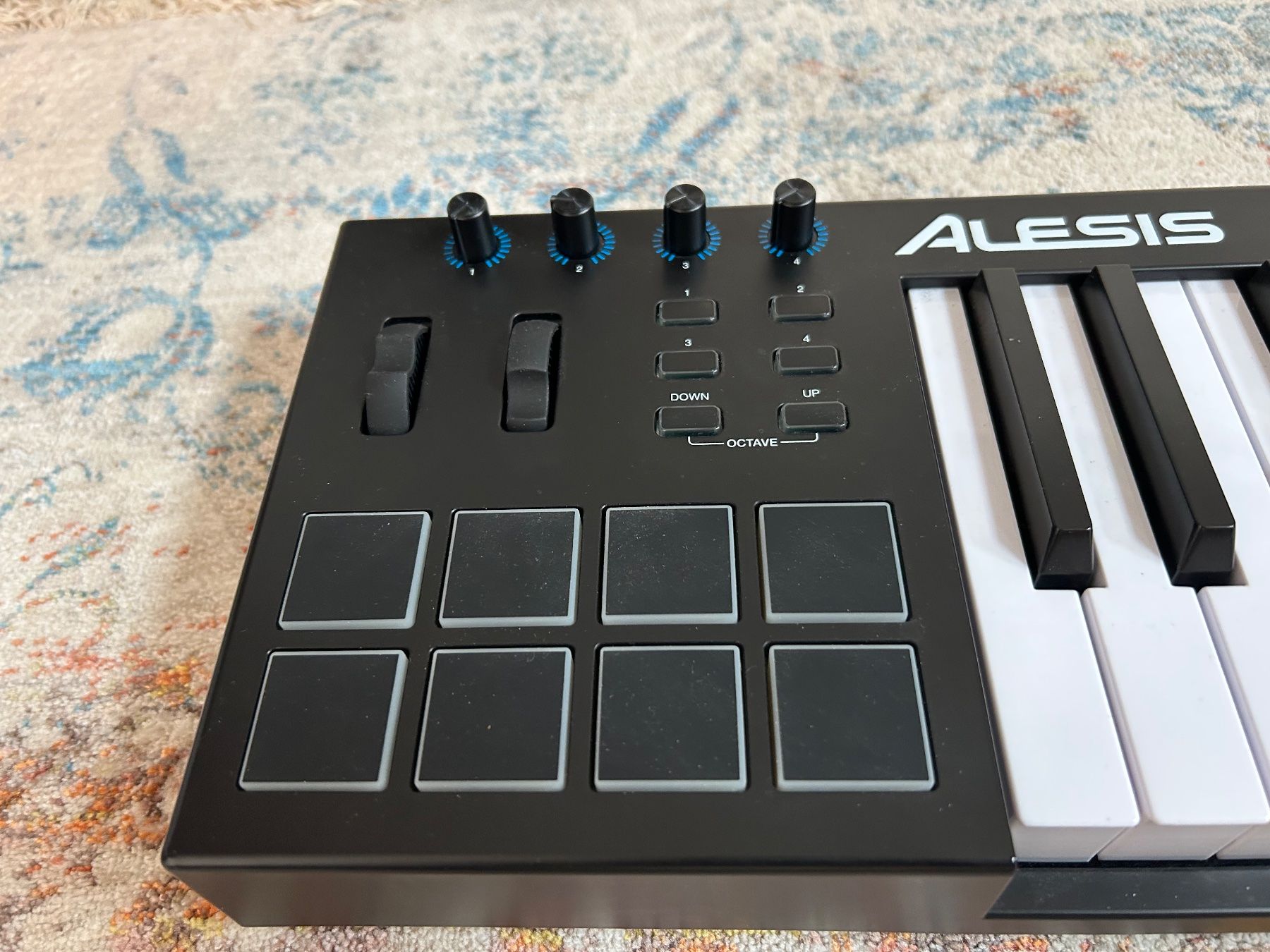Alesis Strumenti musicali: Alesis v25 Midi Controller Keyboard – Usato da Luzern venduto da roc_p5tc 1