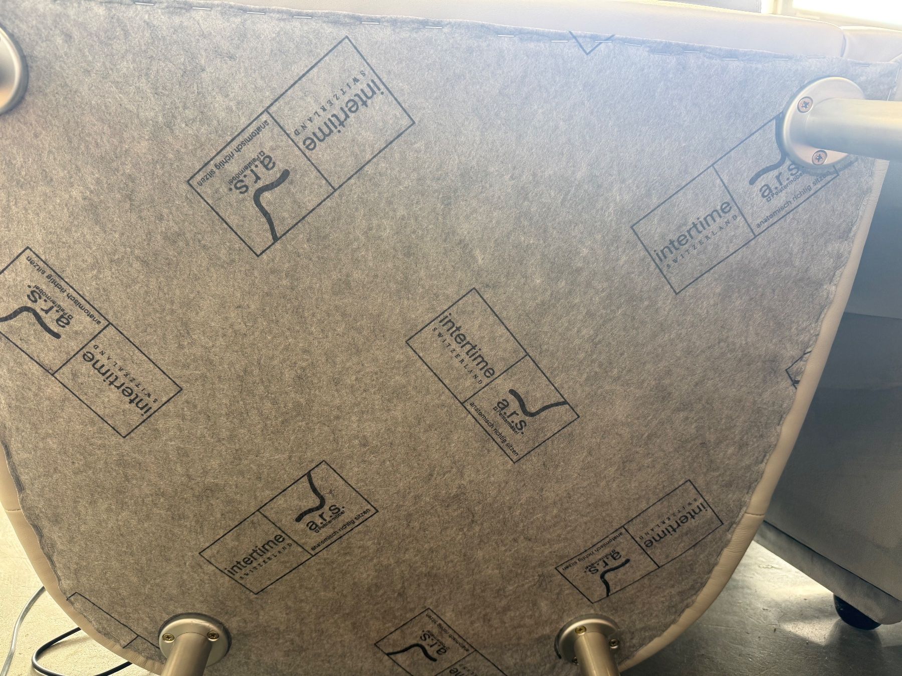 Intertime Fauteuils: Intertime Designer-Sessel – Echtleder, helles grau – D'occasion à Klingnau par Umweltklinik 9