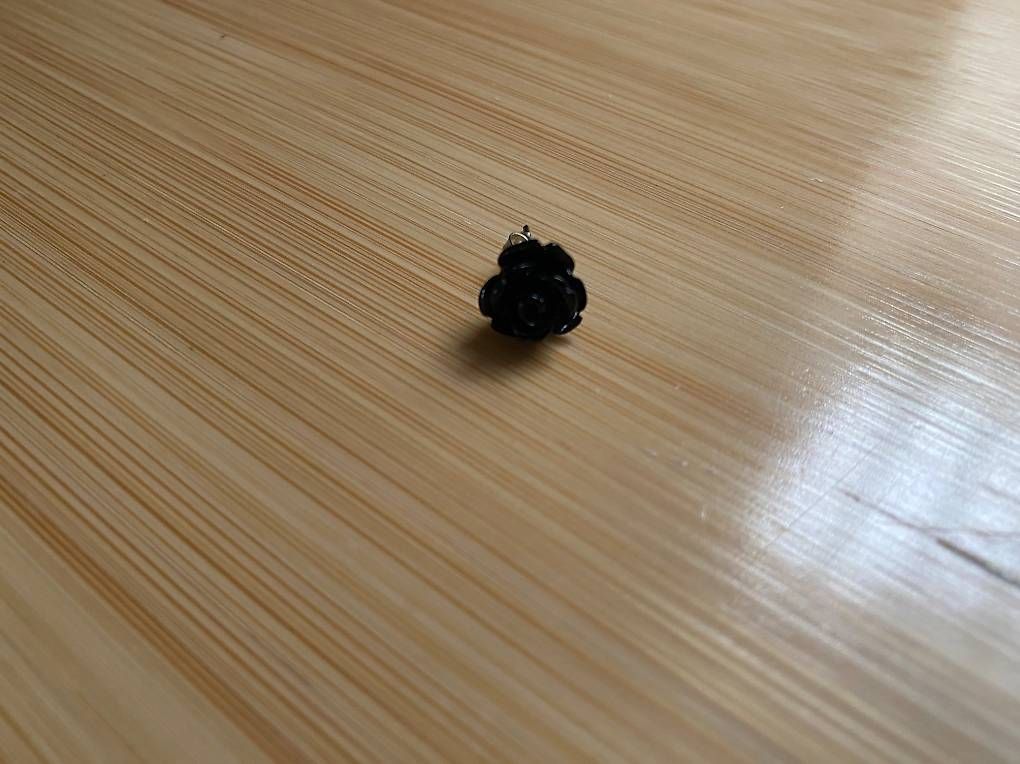 Orecchini pendenti & Orecchini a lobo: Ohrstecker Rose schwarz – Usato da Rumisberg venduto da Simba97 2