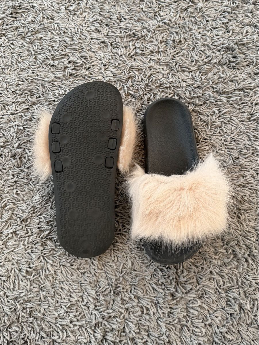 Scarpe da donna: Sandalen mit Kunstfell EU 38-39 – Nuovo (secondo la descrizione) da Frümsen venduto da laura002 1