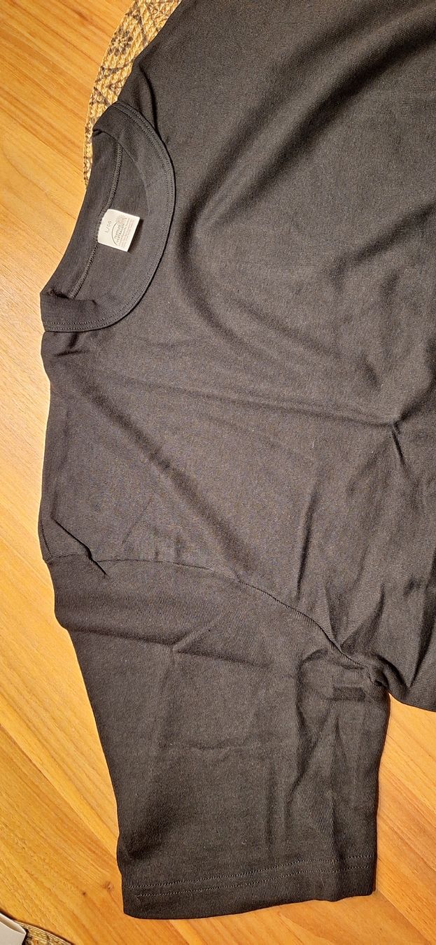 T-shirt: T-Shirts, versch. Farben und Grössen – Nuovo e nell'imballaggio originale da Brugg AG venduto da bacbac5757 2