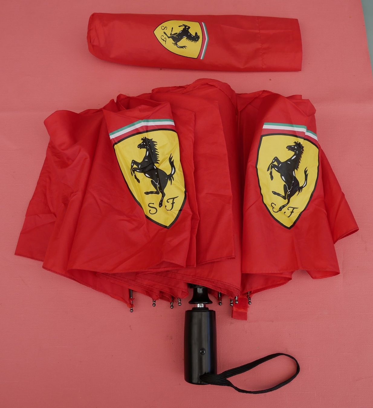 Ferrari Regenschirme: Ferrari Regenschirm rot mit Hülle – Gebraucht aus Niederwangen BE von Benny.7 3