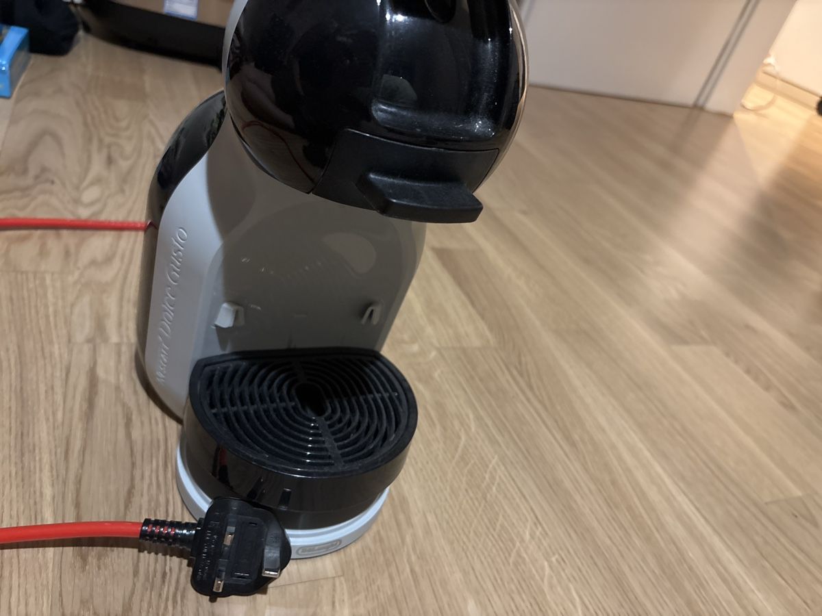 Nescafé Kaffeemaschinen & Espressomaschinen: Nescafe Dolce Gusto coffee machine black white – Gebraucht aus Basel von mai_q5gs 2