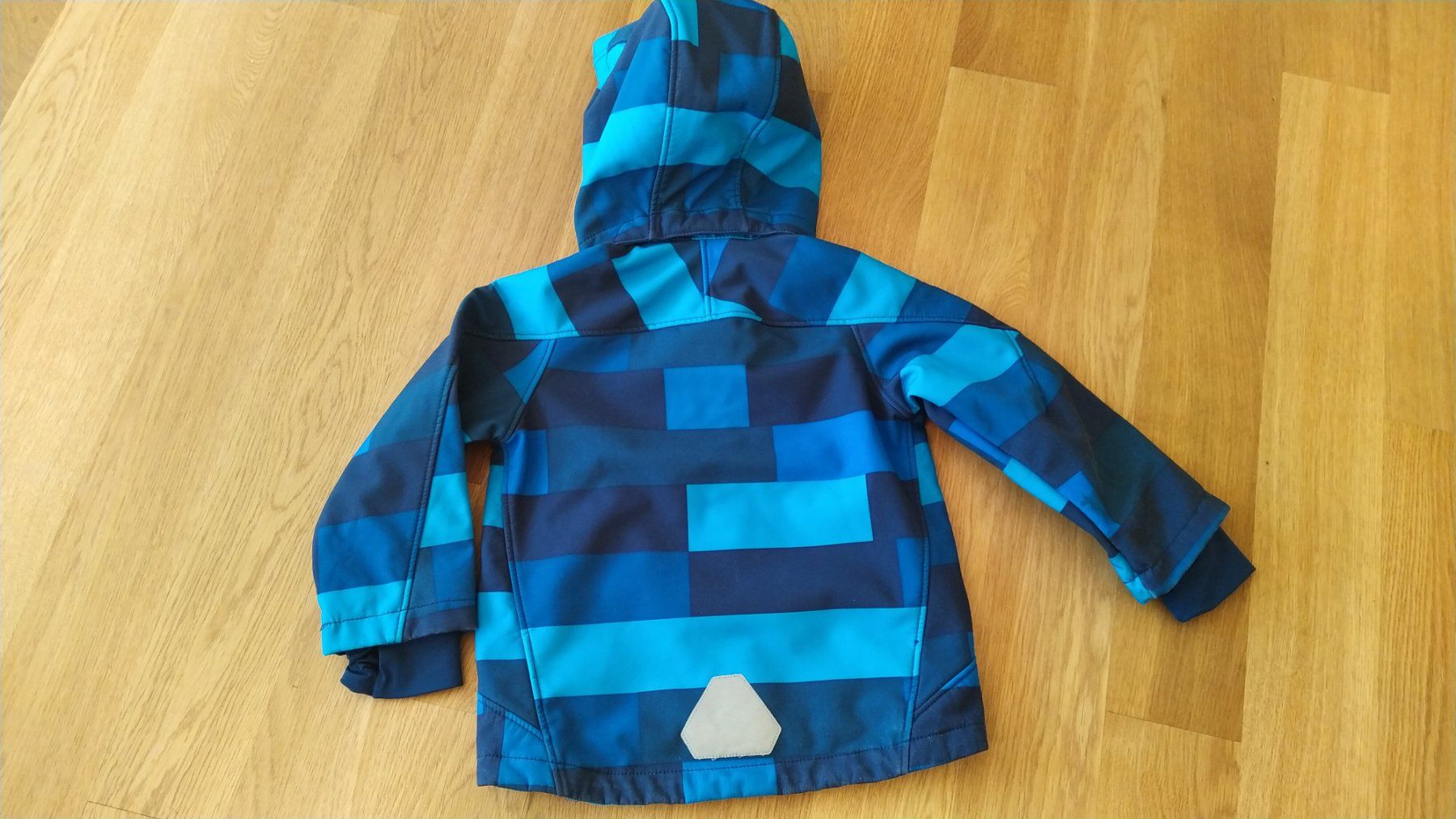 H&M Lotti & Set di vestiti: Softshell Jacke gr. 104 – Usato da Trimbach venduto da teiger83 1