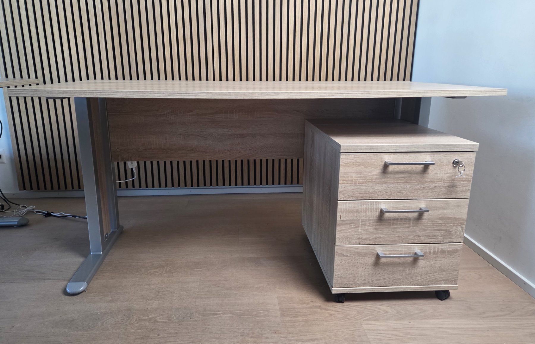 Schreibtische: Bürotisch mit Rollcontainer Buche hell (150x75x75) – Gebraucht aus Maur von antko 2