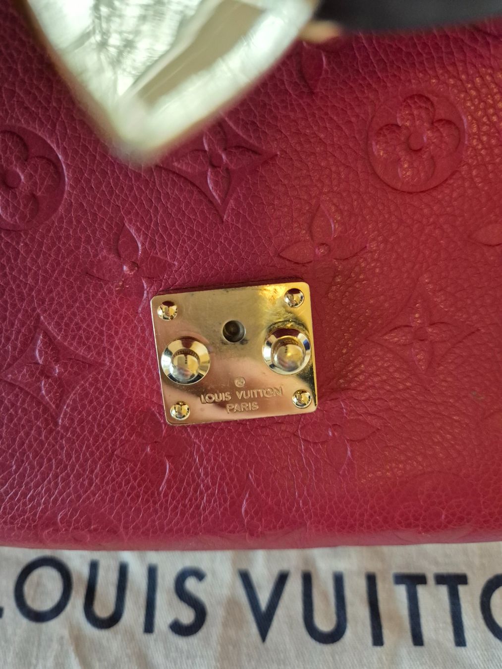 Louis Vuitton Taschen für Damen: Louis Vuitton Tasche Metis Monogram Empreinte rot – Gebraucht aus Winterthur von vabit_9 2