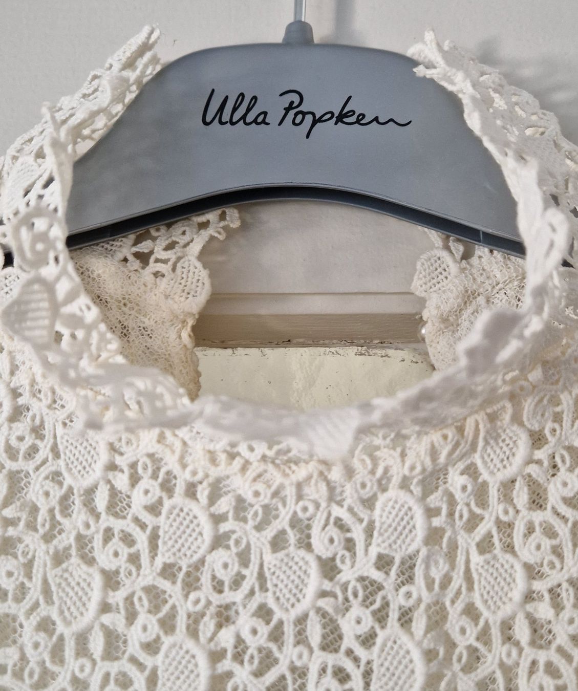 Blusen: Elegante Spitzenbluse, Creme, Gr. S, Perlenknöpfe – Gebraucht aus Bern von Antikbatik 3