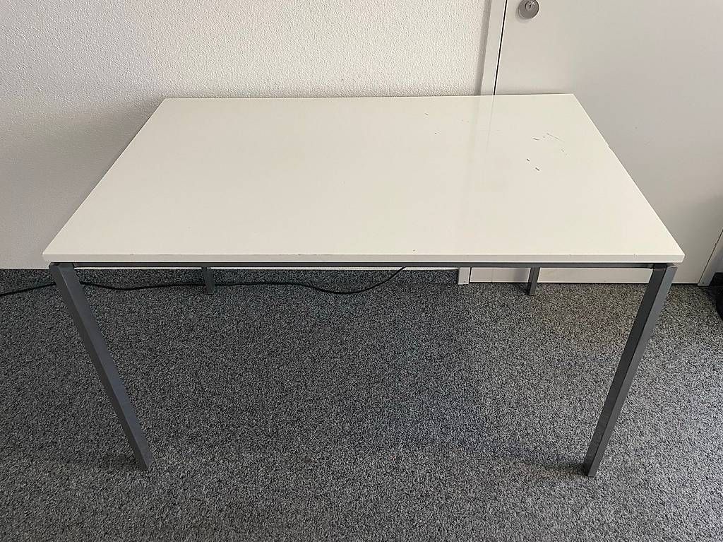 Tische: IKEA Tisch MELLA – Gebraucht aus Zürich von hanswieheirii