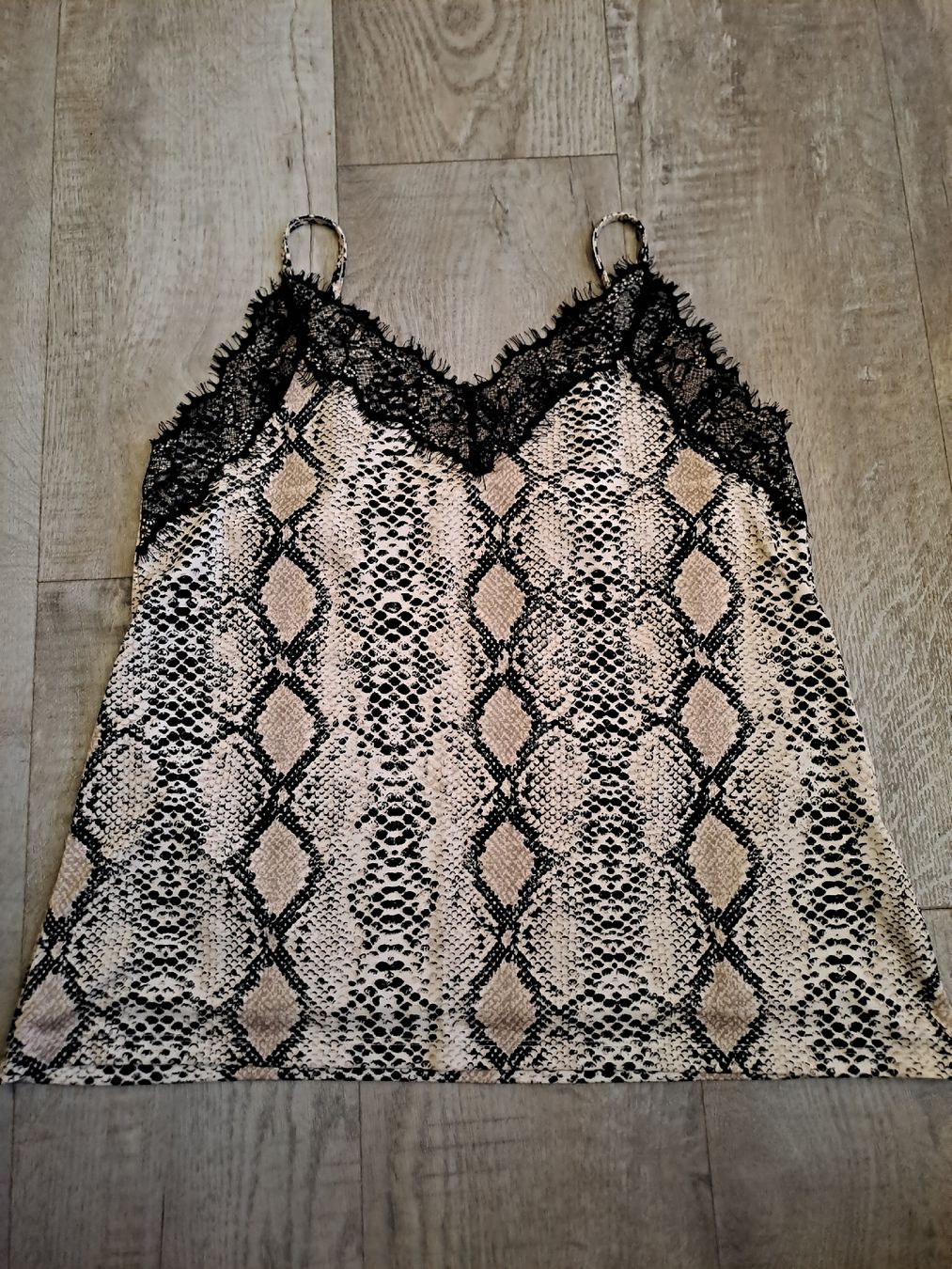 Tops: AMISU Damen Top Schlangenmuster Gr. L  – Gebraucht aus Rickenbach LU von bishiida