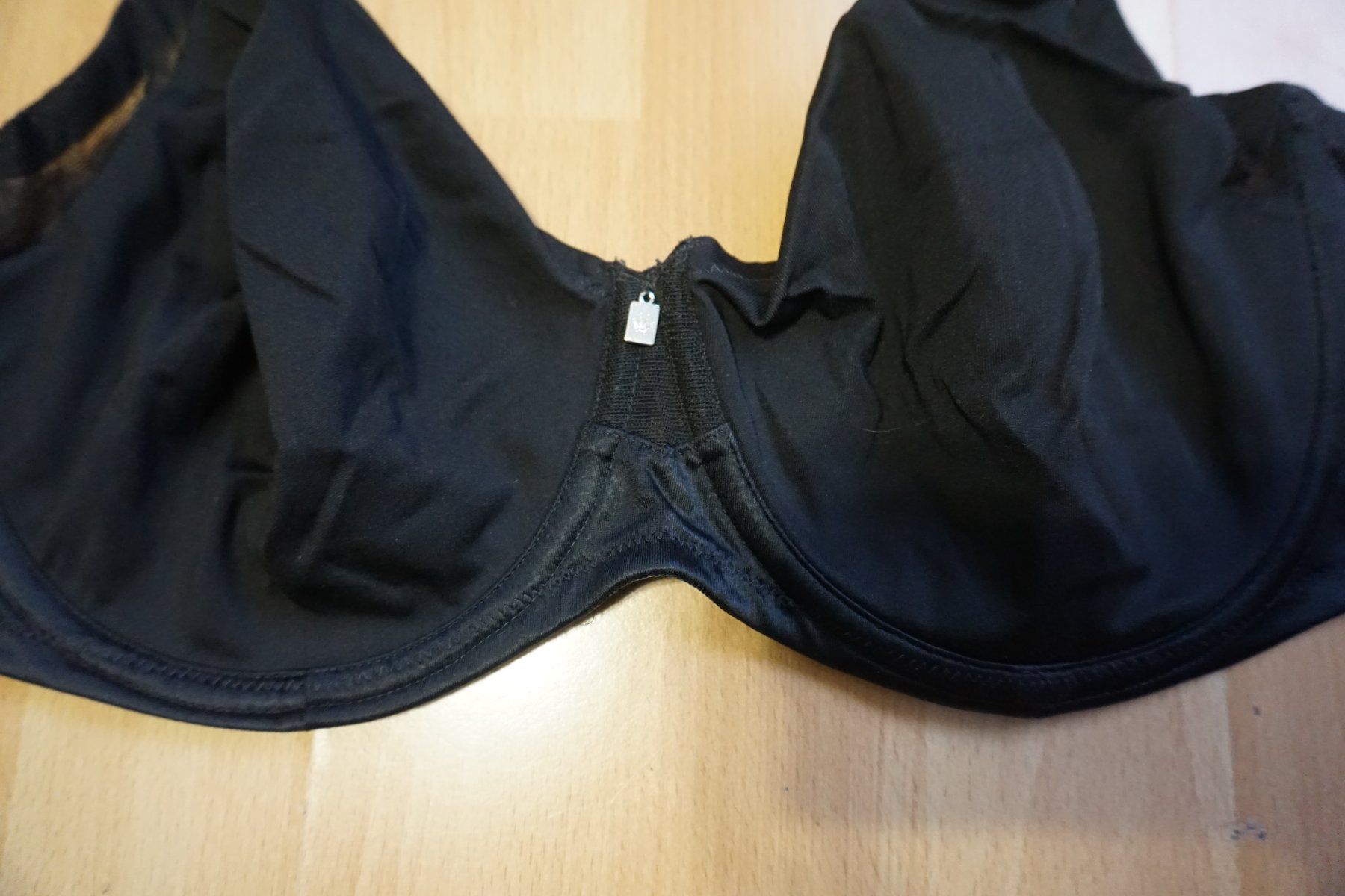 Triumph Sonstige Unterwäsche: Schwarzer BH von Triumph  Grösse 90C – Gebraucht aus Zürich von einalemjena 1