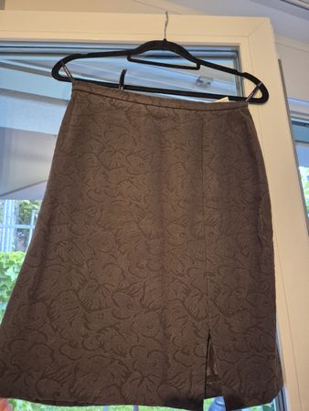 Brauner Rock mit Muster, ideal für den Herbst!