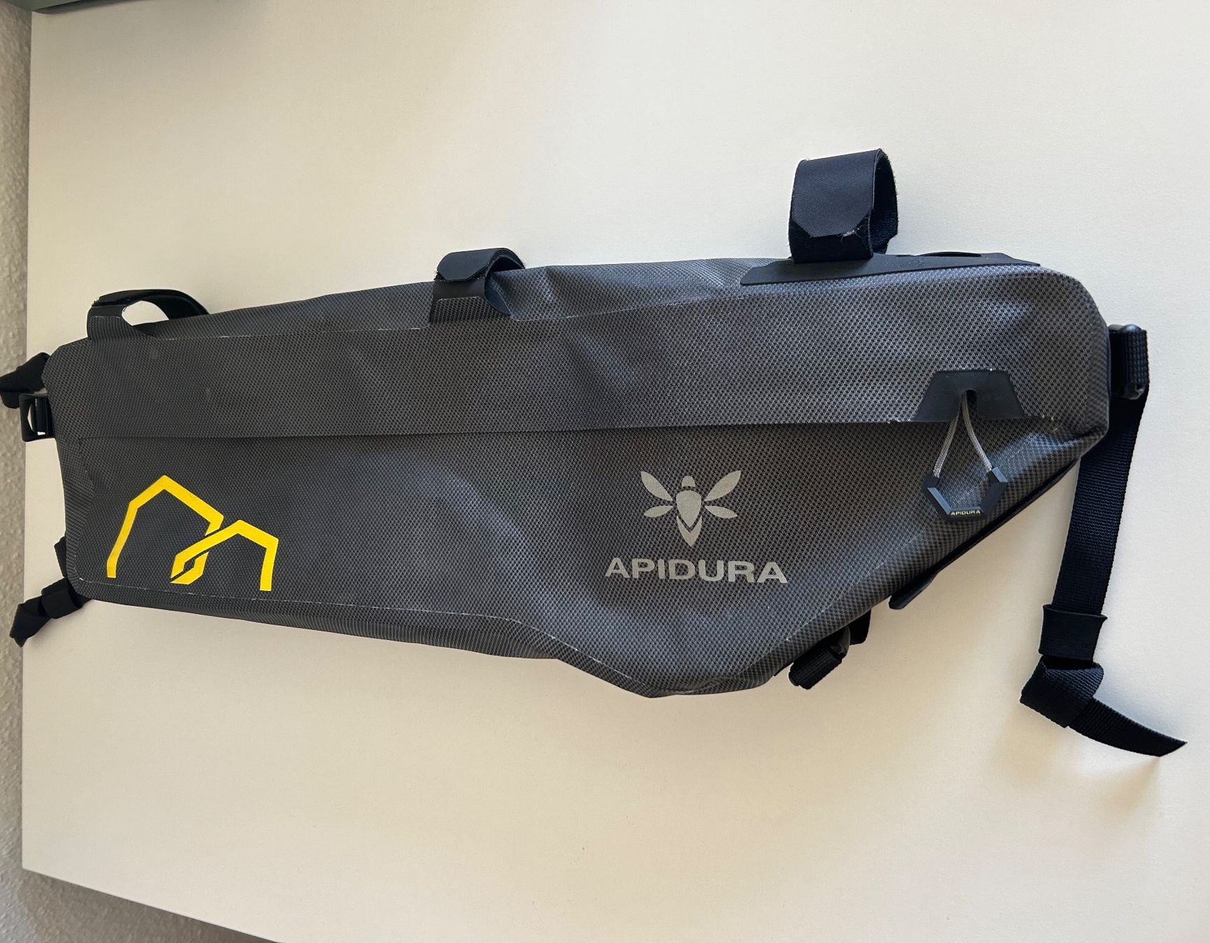 Apidura Borse: Apidura Expedition Frame Pack (5.3L) – Usato da Bern venduto da CarolineSey