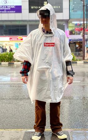 Supreme Regenjacke Poncho | weiss