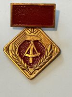 1 Anstecknadel DDR  Aktivist der sozialistischen Arbeit