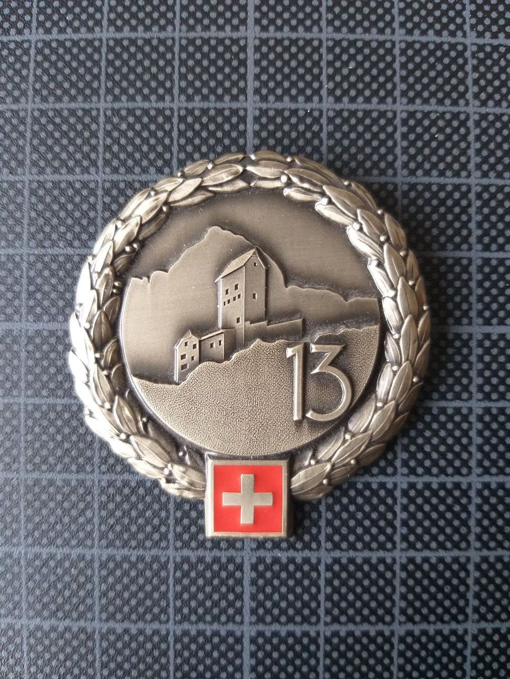 Placchette & Badge: Béretemblem Festungsbrigade 13 – Nuovo (secondo la descrizione) da Bauma venduto da SwissMilitaria