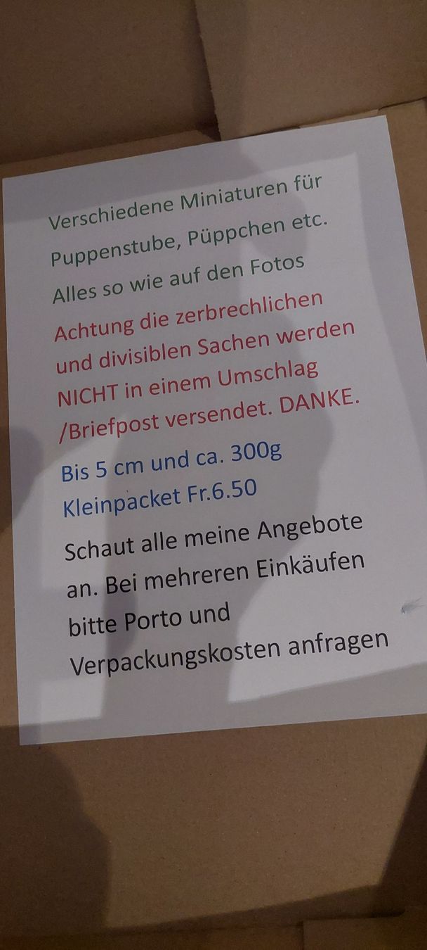 Case e mobili per bambole: 3 Miniaturen Püppchen  – Usato da Muri AG venduto da nindo1 9