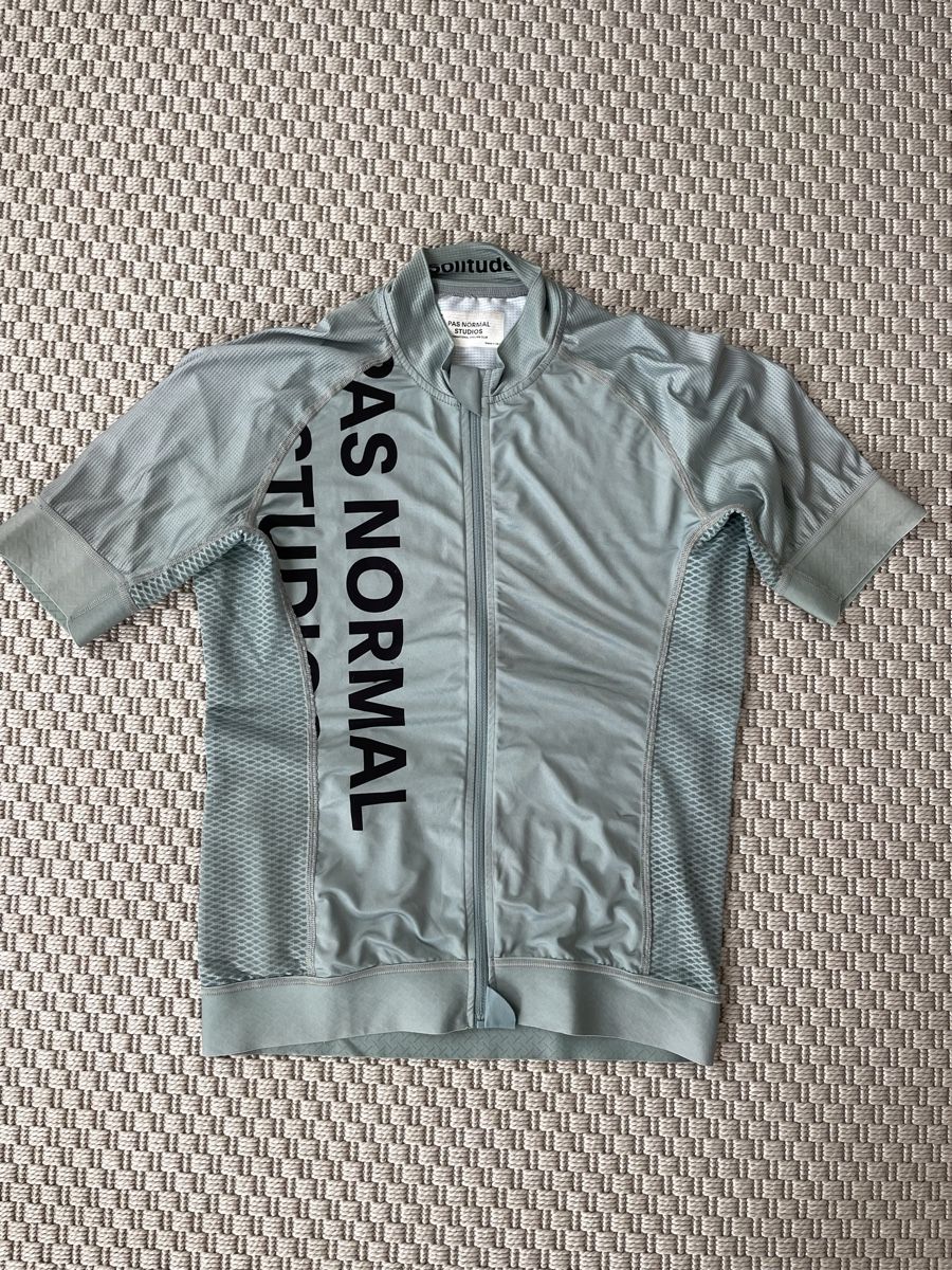 Pas Normal Studios Canottiere & Pantaloni: Pas Normal Studio Trikot Damen Gr. M – Usato da Zürich venduto da katidust
