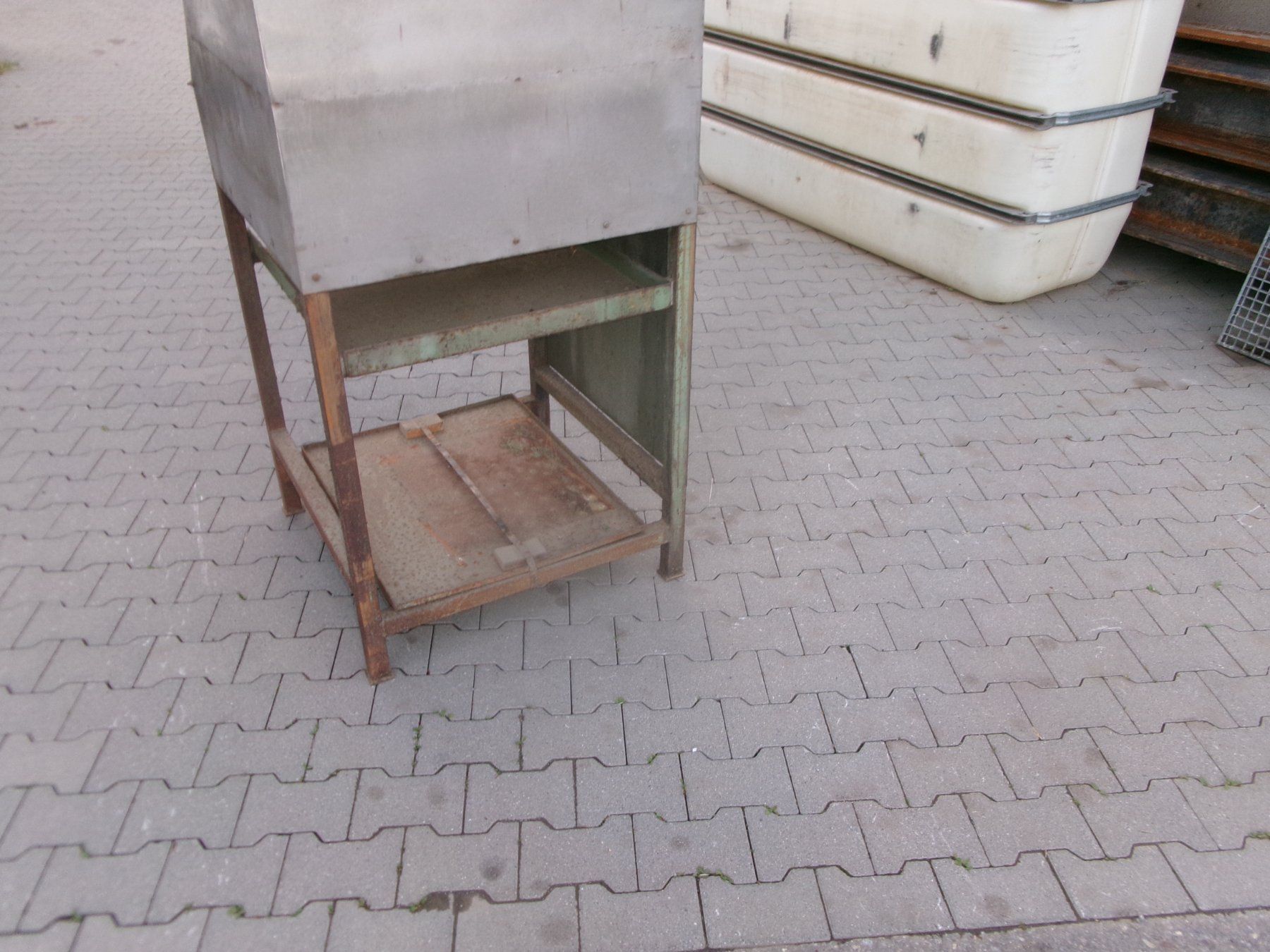 Banchi da lavoro: Metallgestell / Tisch / – Usato da Eschenbach SG venduto da GM-29 4
