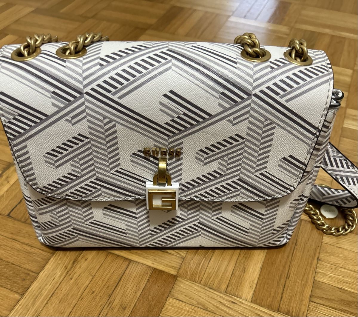 Guess Taschen für Damen: Guess Tasche – Gebraucht aus Moosseedorf von Slowwdown 5